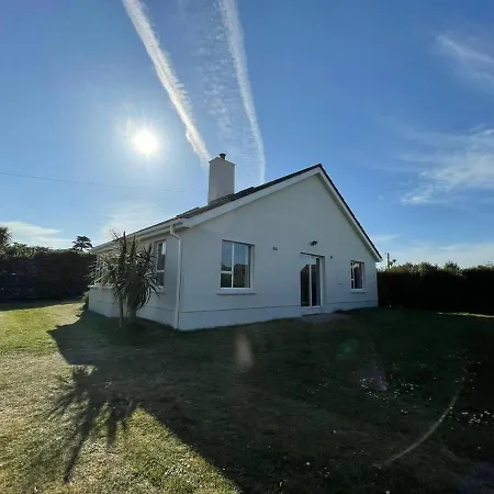 Cedar Court Home, Rosslare - 4 Bedroom House Sleeps 11 * Mervyn