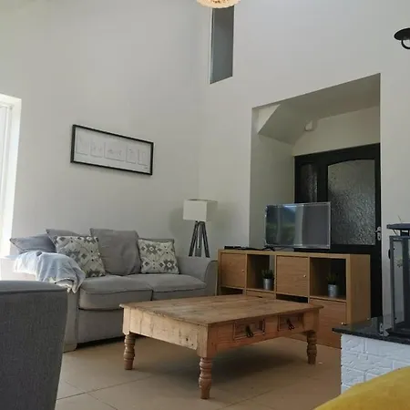 Cedar Court Home, Rosslare - 4 Bedroom House Sleeps 11 Mervyn