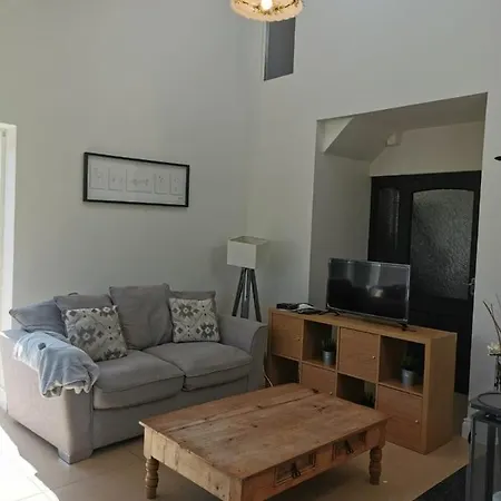 Cedar Court Home, Rosslare - 4 Bedroom House Sleeps 11 Mervyn